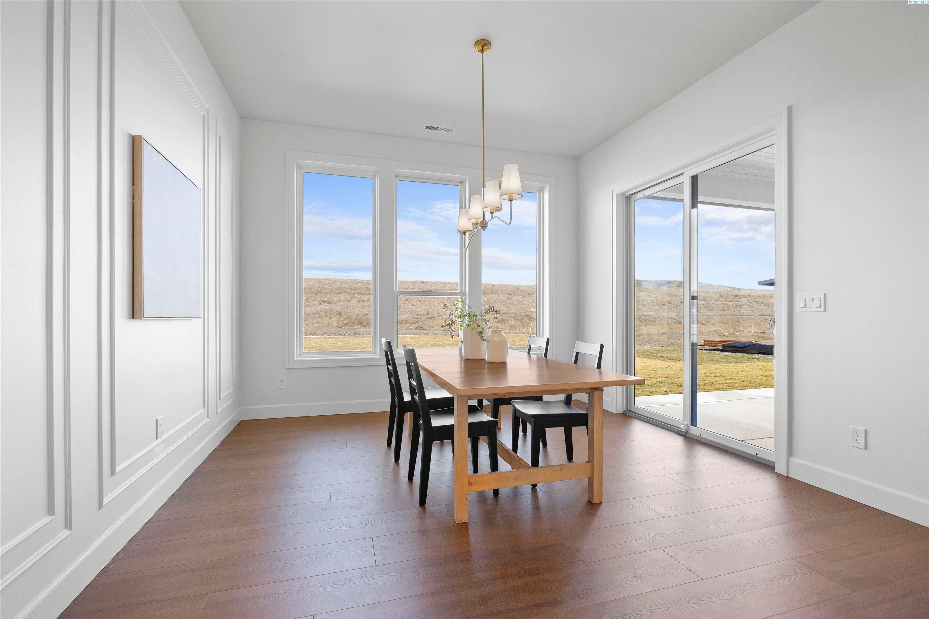 Richland, Washington, 99352, United States, 4 Bedrooms Bedrooms, ,3 BathroomsBathrooms,Residential,For Sale,2048138
