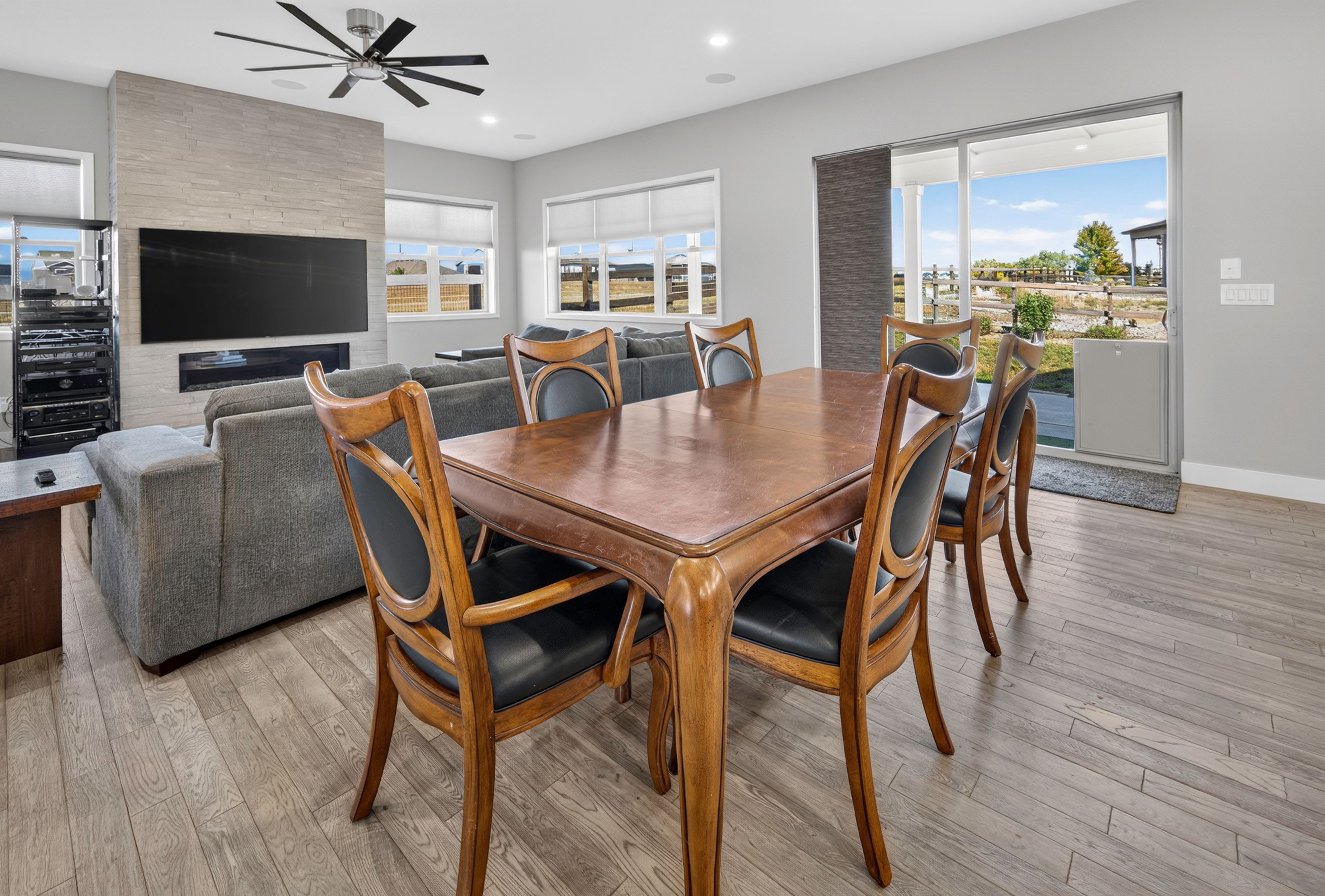  Spacious Ranch-Style Home Ideally Situated on a Cul-de-Sac - 物件實景