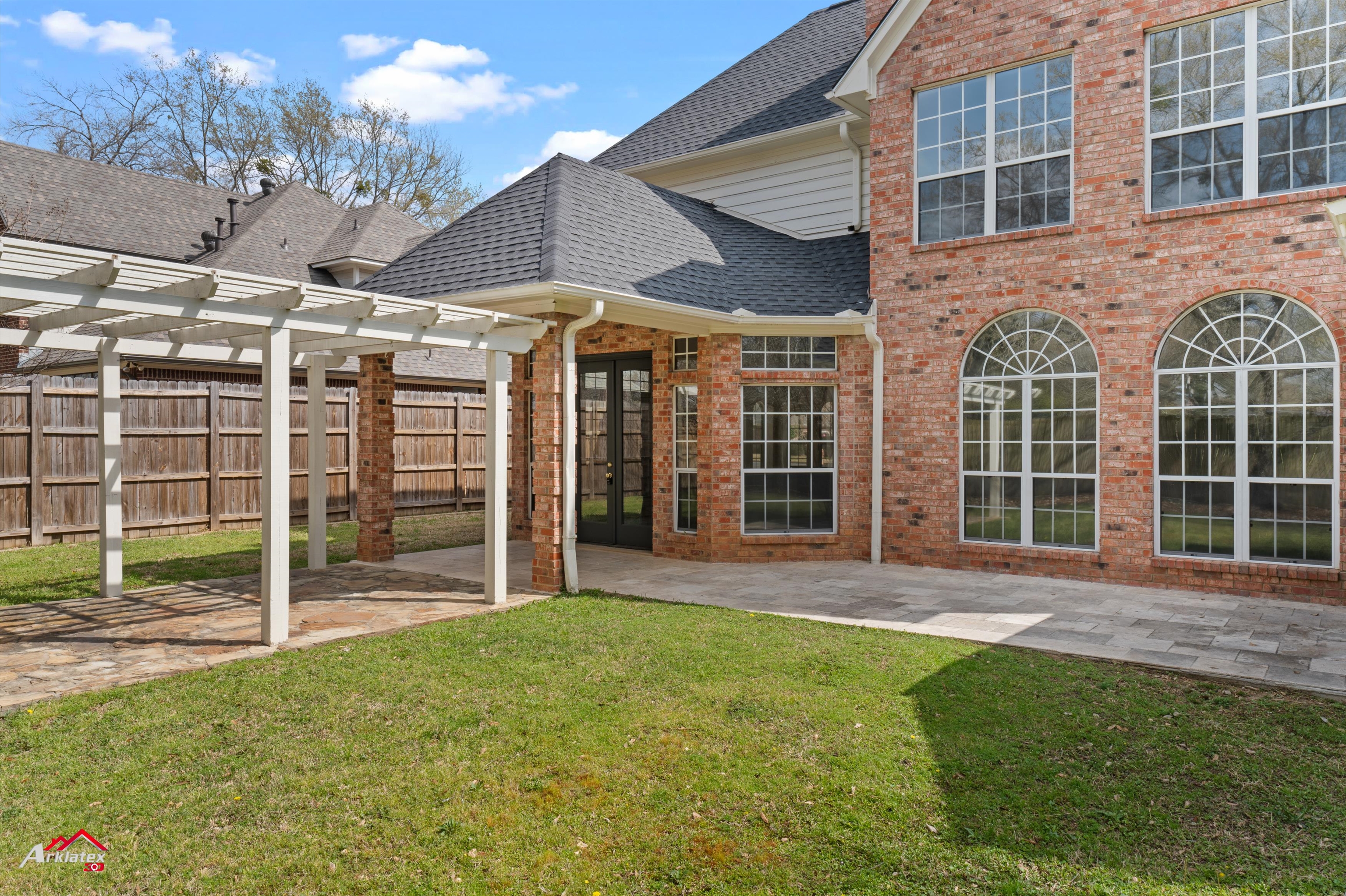 Henderson, Texas, 75703, United States, 5 Bedrooms Bedrooms, ,4 BathroomsBathrooms,Residential,For Sale,1934371