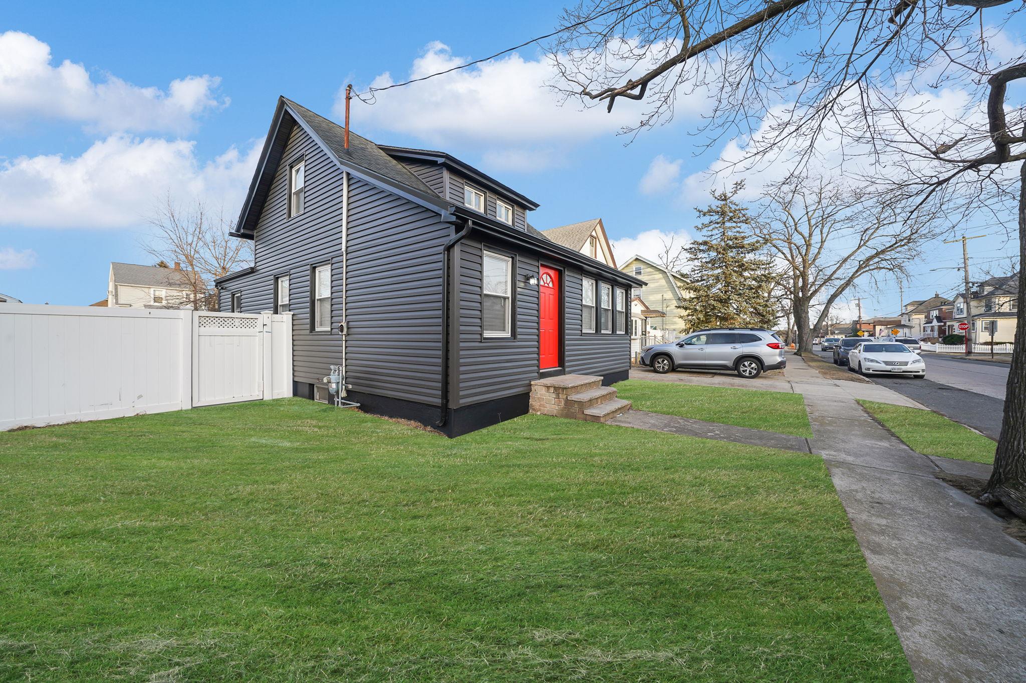 Valley Stream, New York, 11580, United States, 4 Bedrooms Bedrooms, ,2 BathroomsBathrooms,Residential,For Sale,1700084