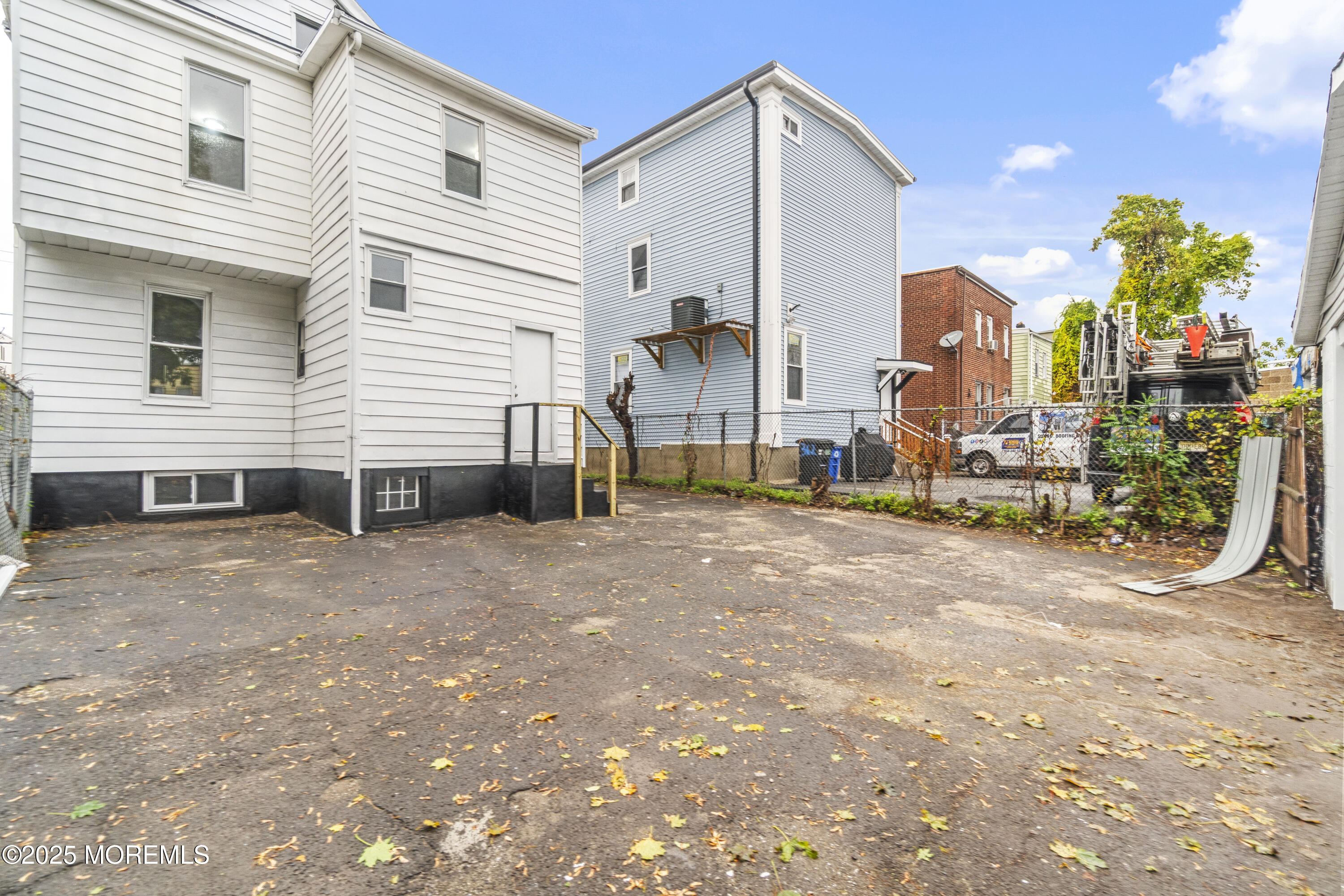 Newark, New Jersey, 07112, United States, 5 Bedrooms Bedrooms, ,2 BathroomsBathrooms,Residential,For Sale,1985719