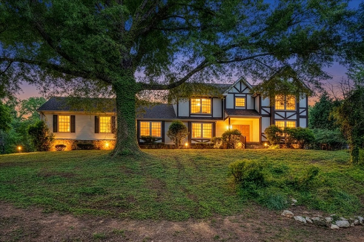 Roanoke, Virginia, 24015, United States, 5 Bedrooms Bedrooms, ,3 BathroomsBathrooms,Residential,For Sale,2043623