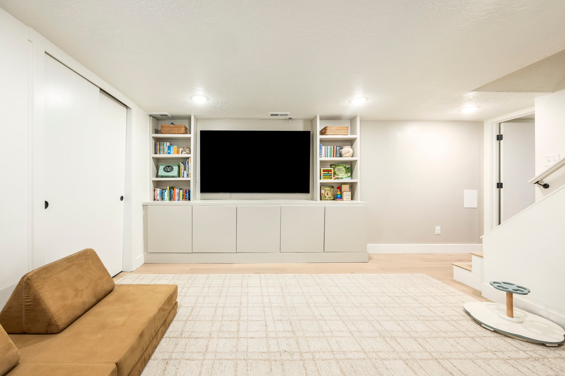  Remodeled Rambler with Outside Basement Entrance - 物件實景