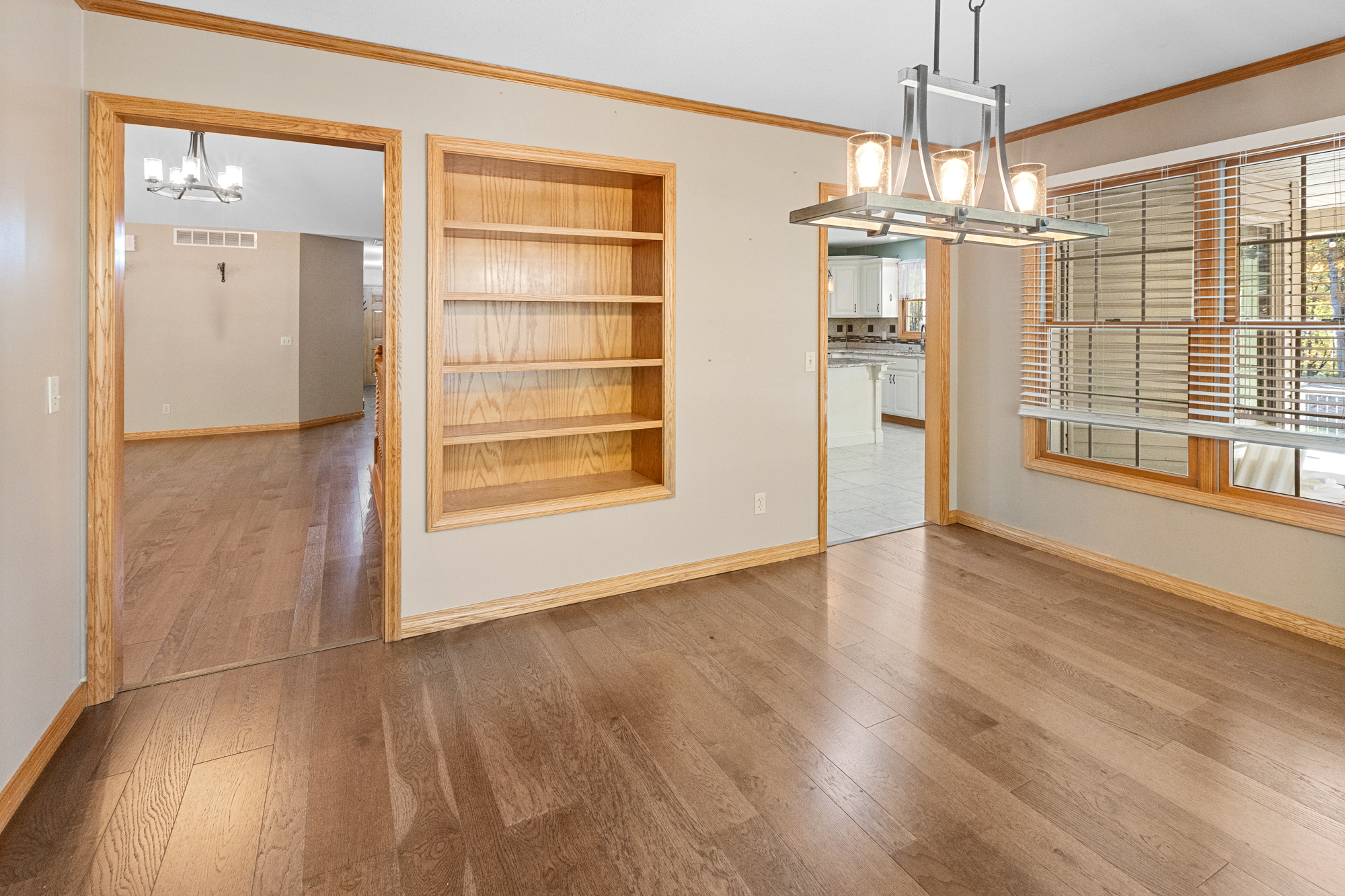 Effingham, Illinois, 62401, United States, 3 Bedrooms Bedrooms, ,3 BathroomsBathrooms,Residential,For Sale,1976361