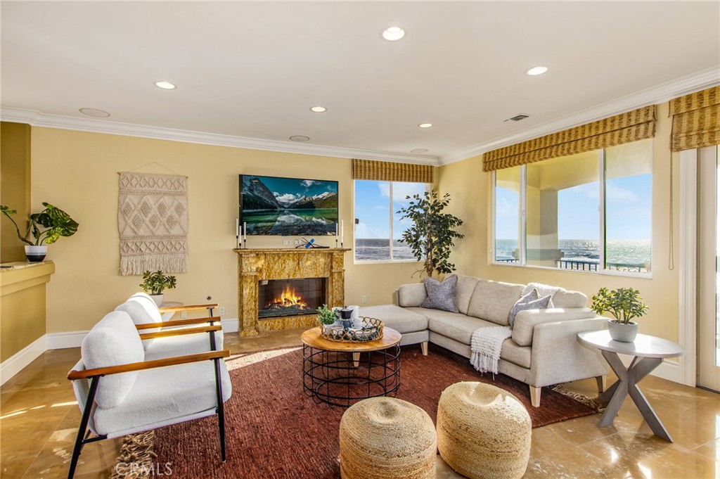 San Diego, California, 92107, United States, 6 Bedrooms Bedrooms, ,5 BathroomsBathrooms,Residential,For Sale,1843009