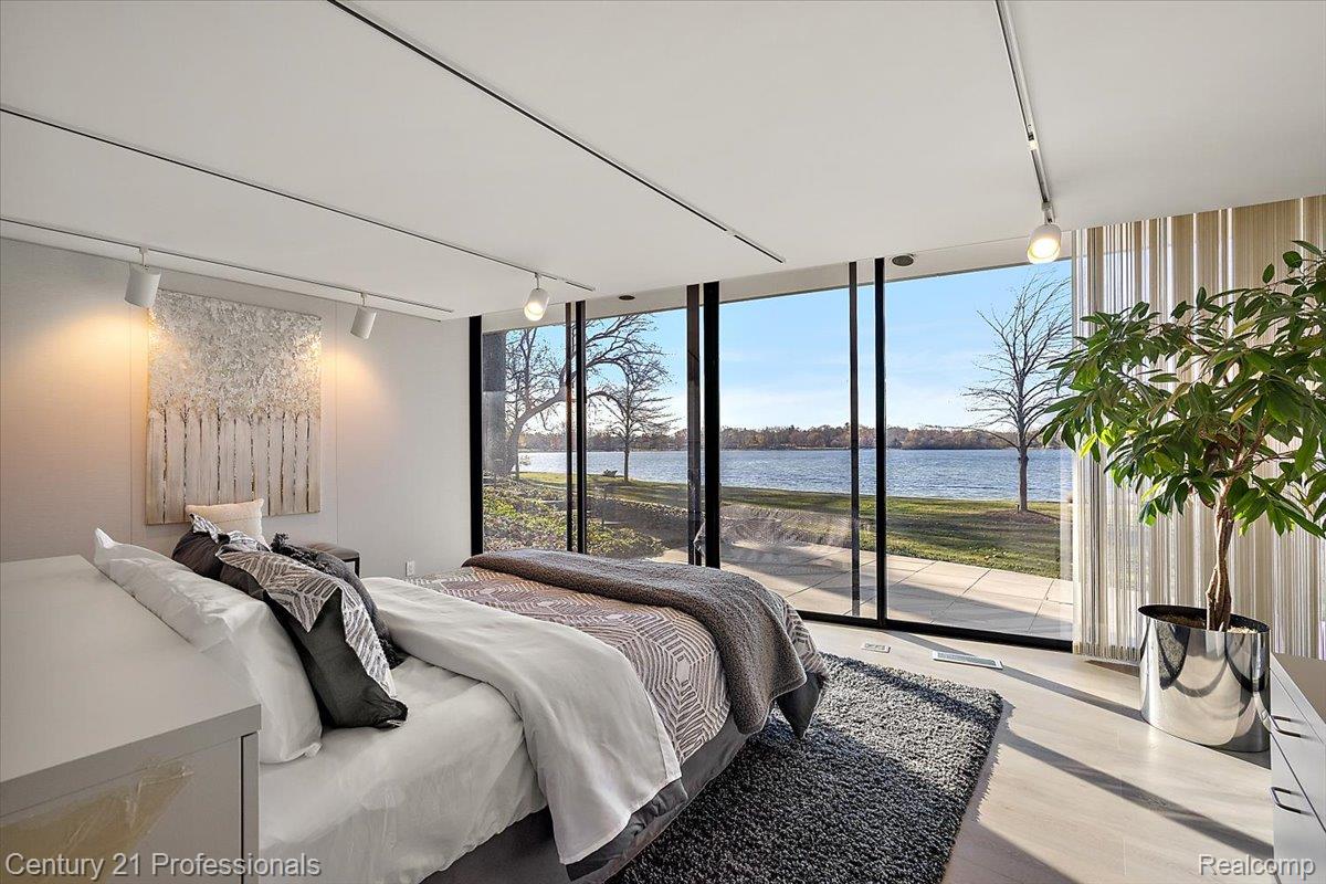 BloomfieldHills, Michigan, 48301, United States, 4 Bedrooms Bedrooms, ,5 BathroomsBathrooms,Residential,For Sale,1996516