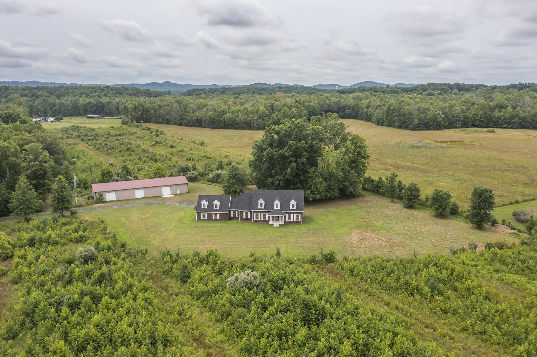 Jeffersonville, Kentucky, 40337, United States, 5 Bedrooms Bedrooms, ,4 BathroomsBathrooms,Residential,For Sale,1989610