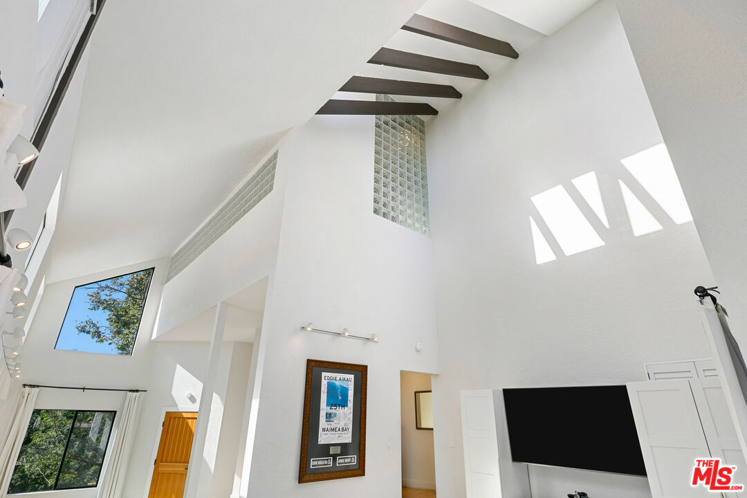 Malibu, California, 90265, United States, 3 Bedrooms Bedrooms, ,3 BathroomsBathrooms,Residential,For Sale,1949478