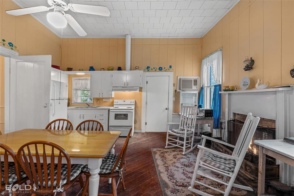 Gibsland, Louisiana, 71028, United States, 2 Bedrooms Bedrooms, ,1 BathroomBathrooms,Residential,For Sale,1939847