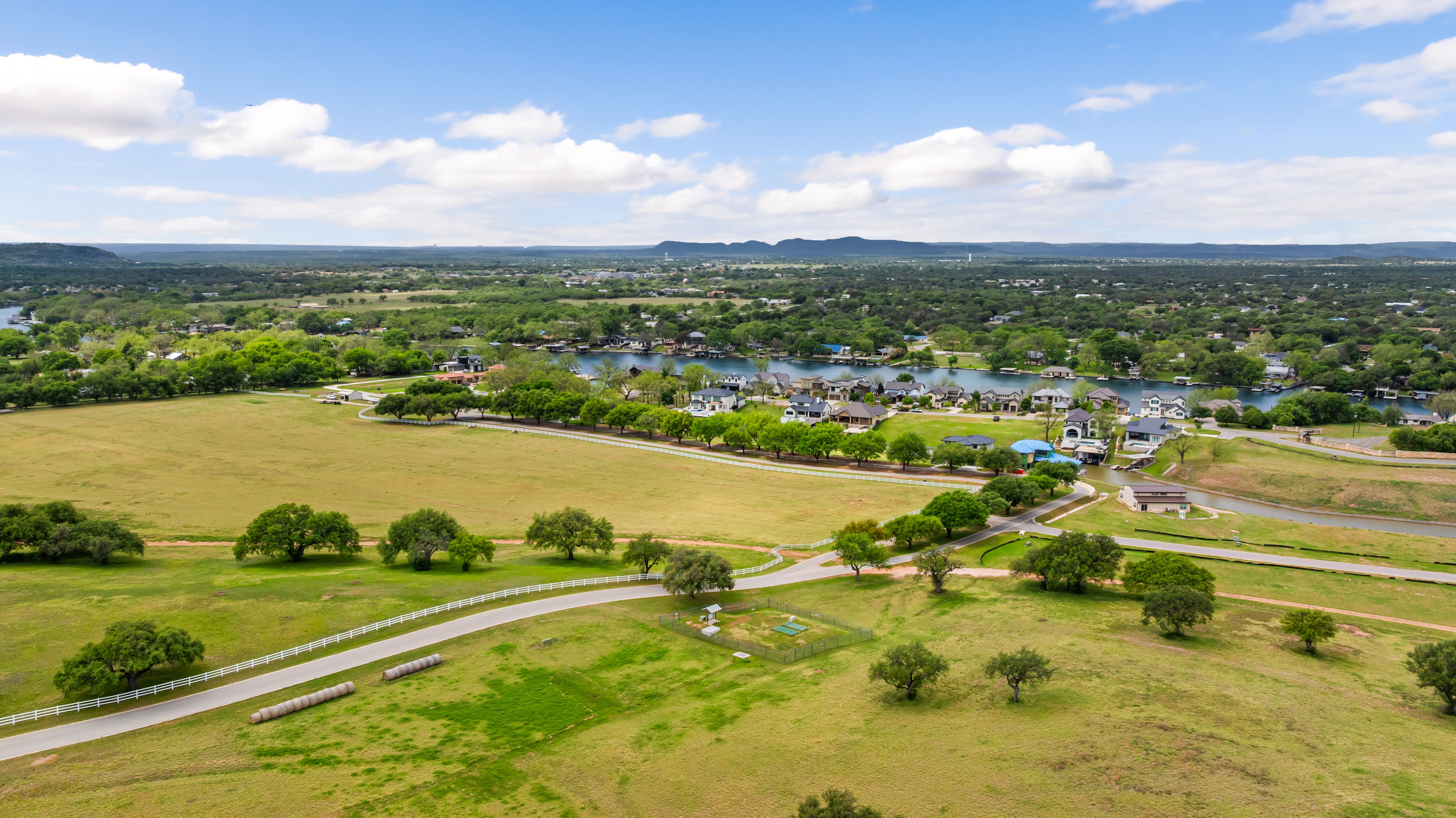  Waterfront Living on Lake LBJ - 物件實景