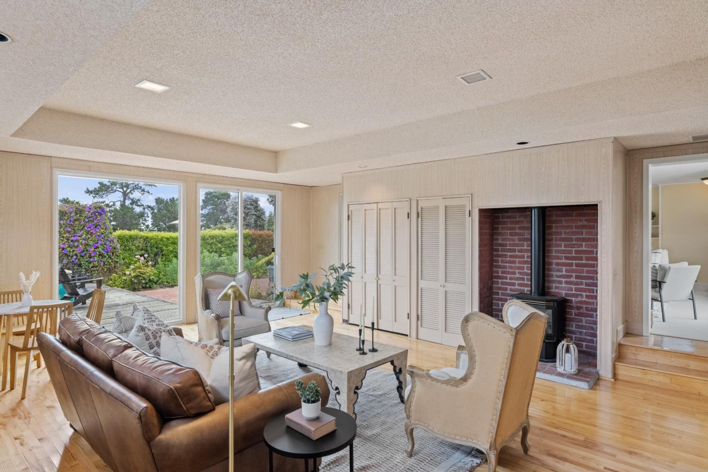 Monterey, California, 93940, United States, 4 Bedrooms Bedrooms, ,3 BathroomsBathrooms,Residential,For Sale,1829502
