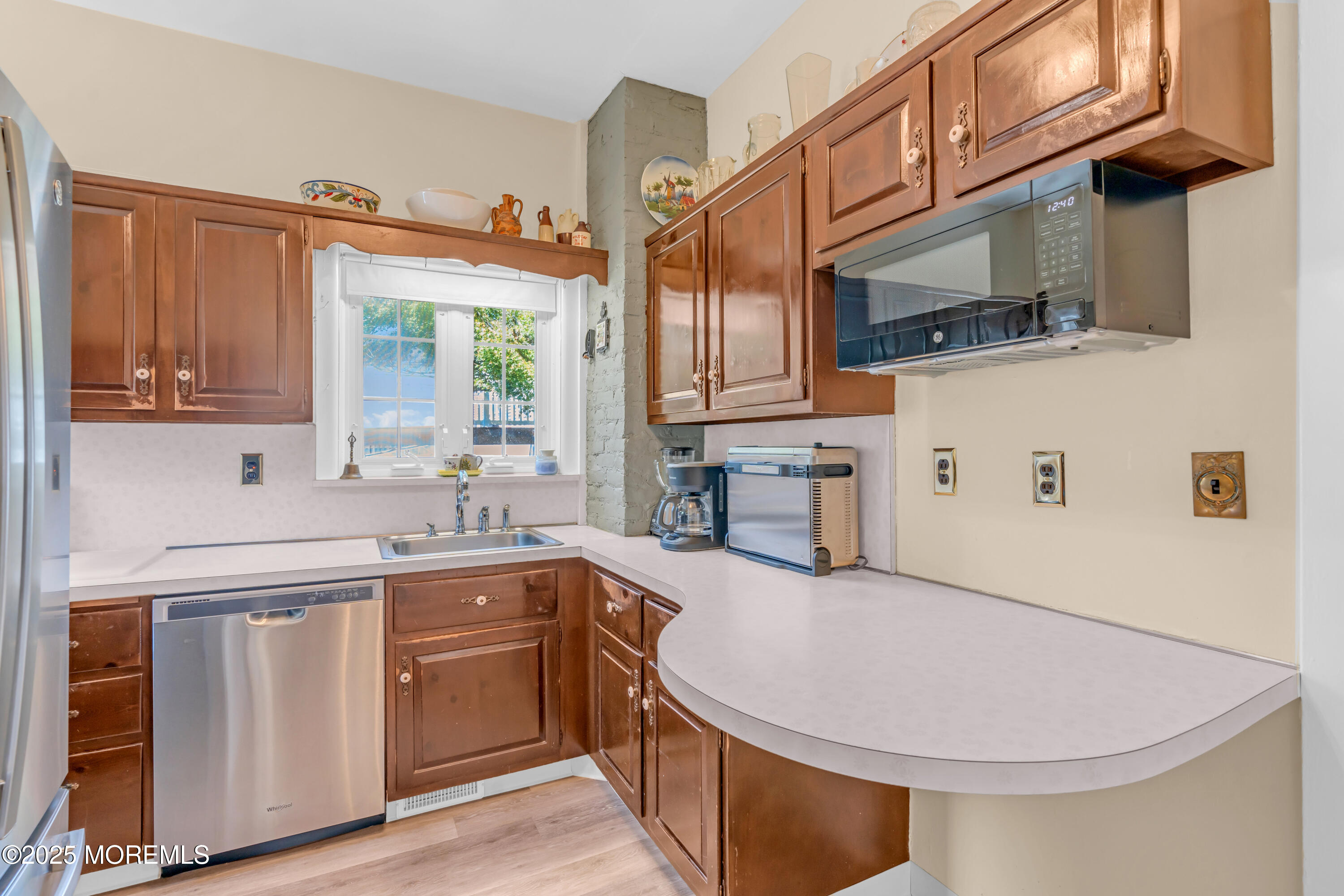 Atlantic Highlands, New Jersey, 07716, United States, 2 Bedrooms Bedrooms, ,1 BathroomBathrooms,Residential,For Sale,1940186