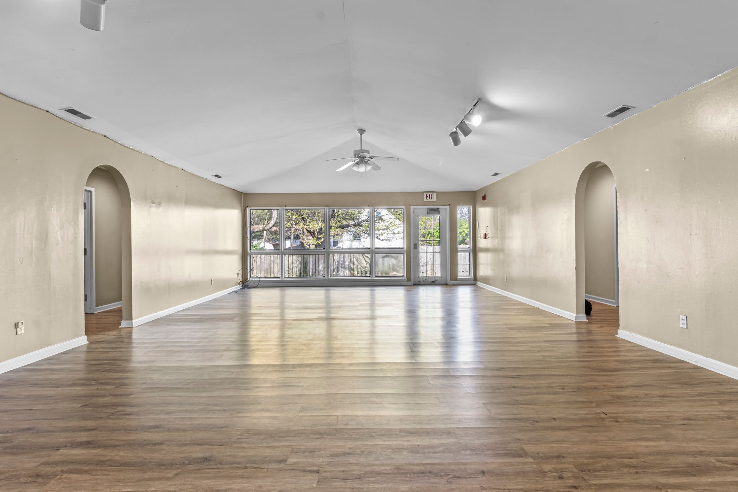 Indianapolis, Indiana, 46240, United States, 14 Bedrooms Bedrooms, ,6 BathroomsBathrooms,Residential,For Sale,1908586