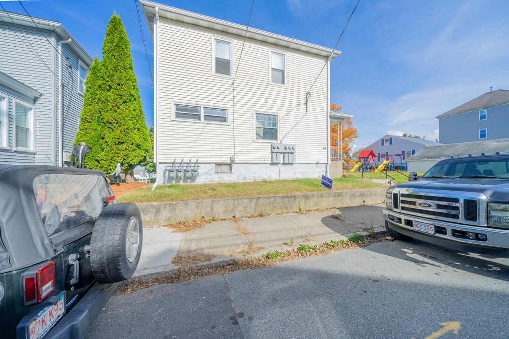 Fall River, Massachusetts, 02723, United States, 10 Bedrooms Bedrooms, ,3 BathroomsBathrooms,Residential,For Sale,1923433
