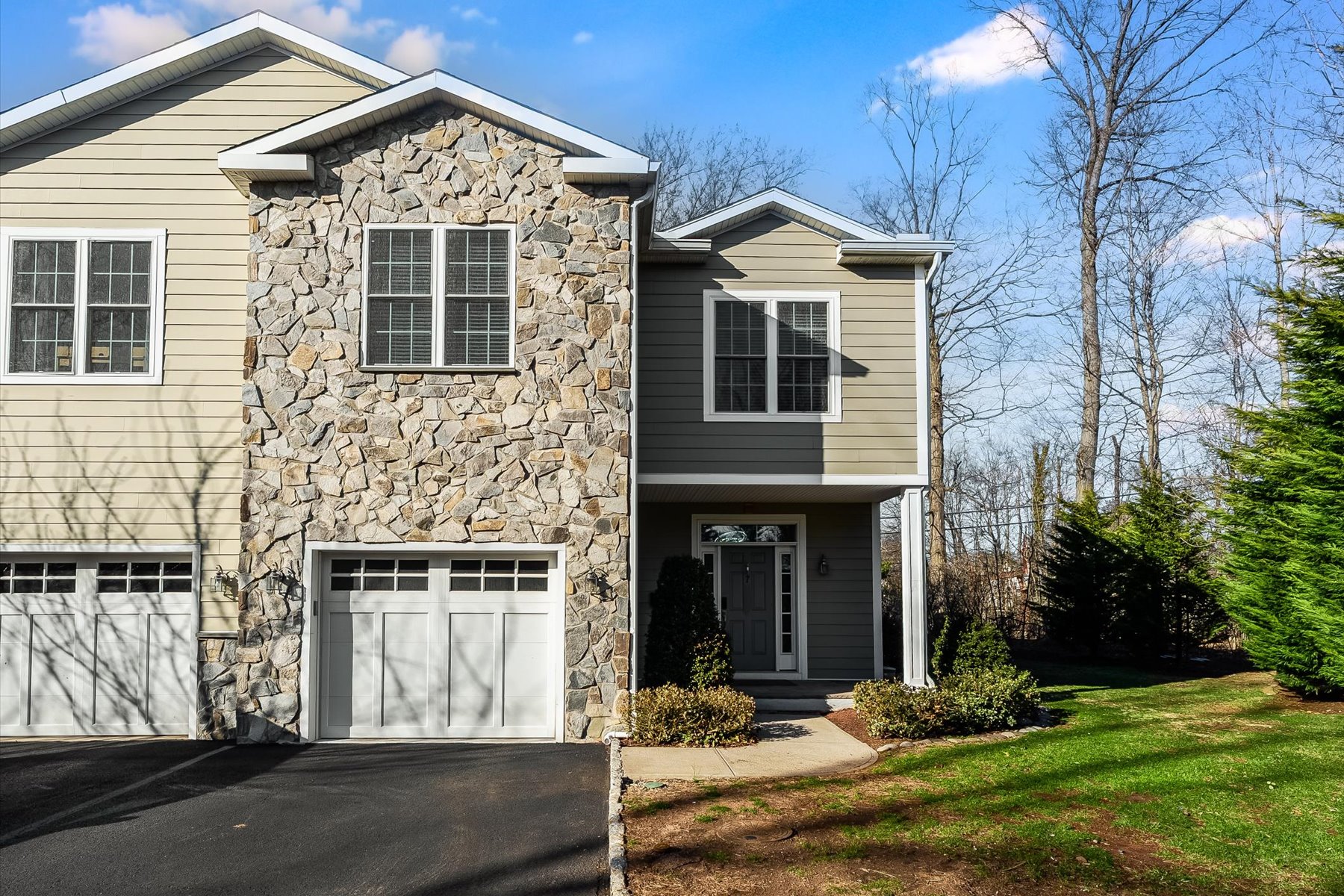  Experience Urban Luxury with this End-Unit Townhome - 物件實景