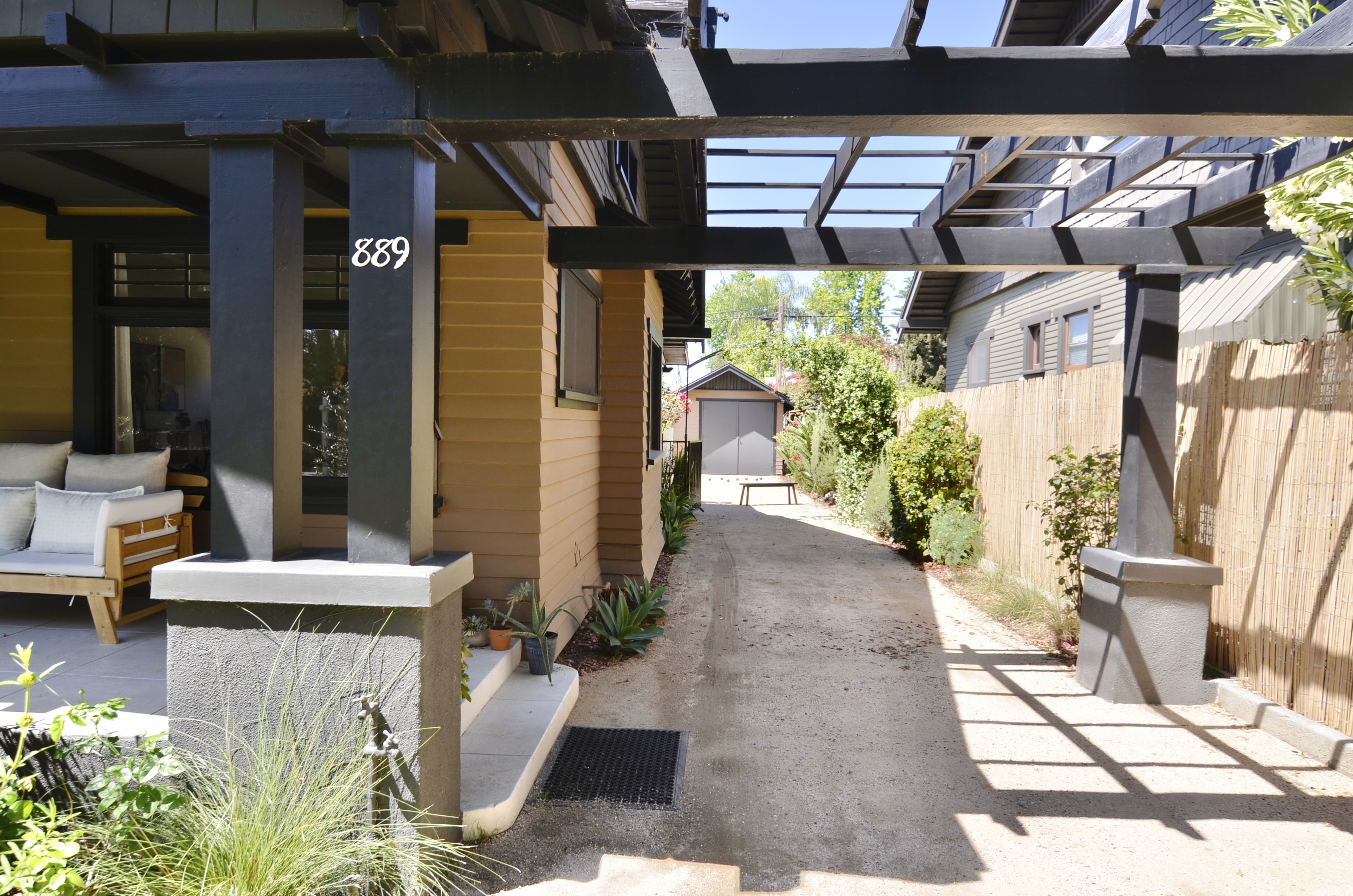  889 North Chester Avenue - 物件實景