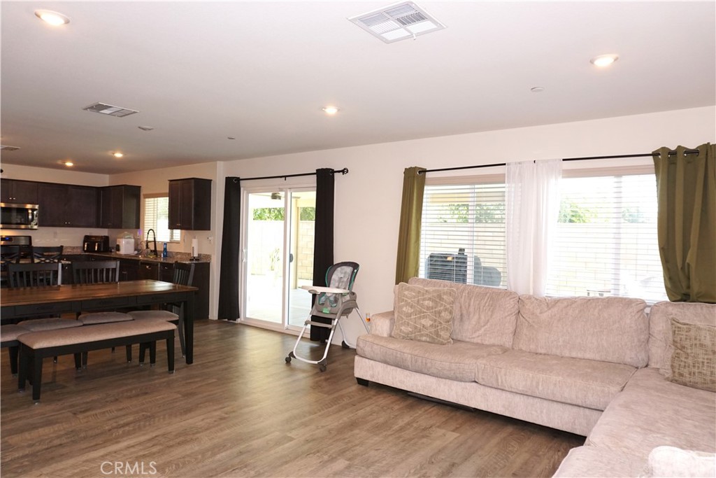 Hemet, California, 92543, United States, 5 Bedrooms Bedrooms, ,3 BathroomsBathrooms,Residential,For Sale,1826909