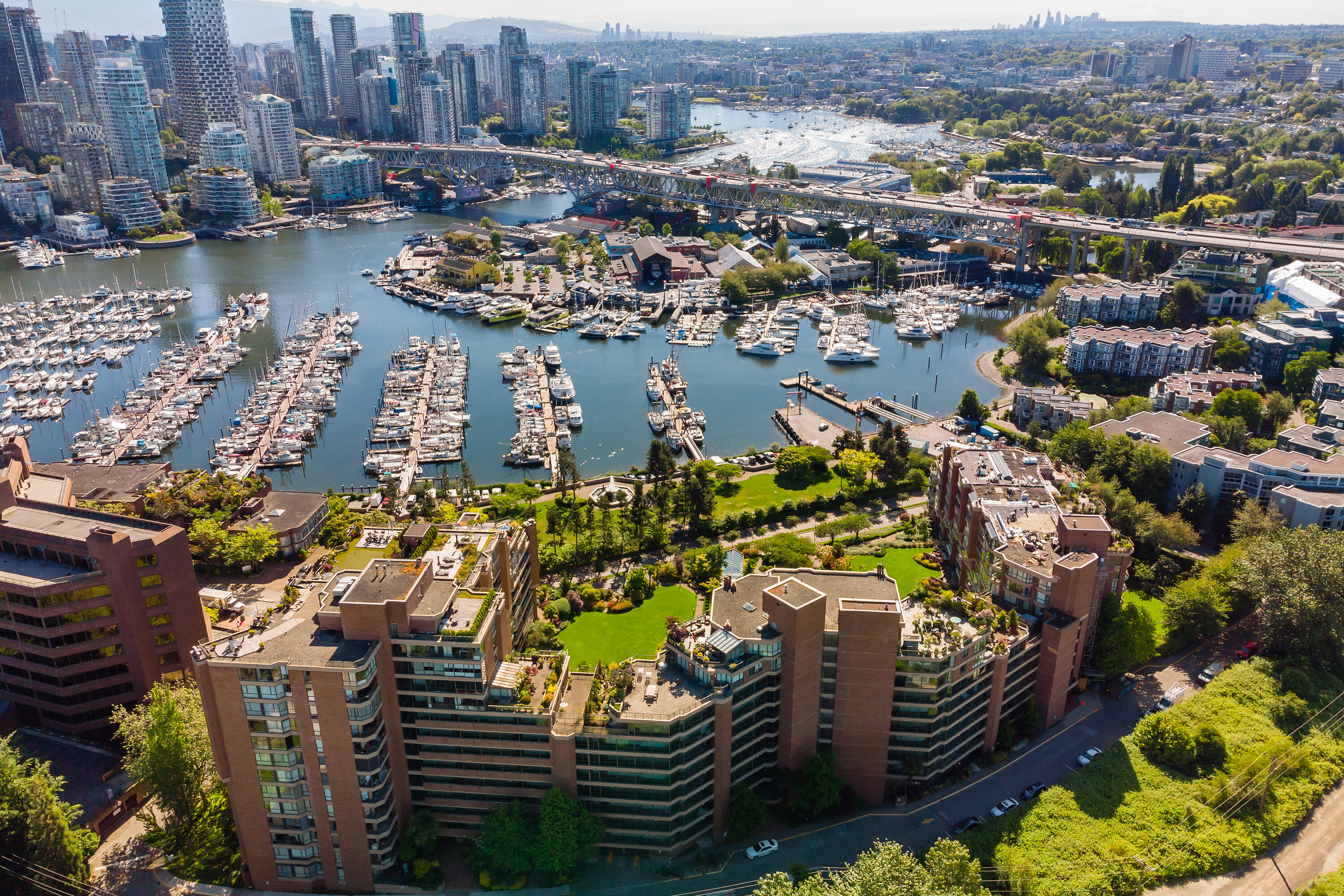  False Creek Resort-Like Living - 物件實景