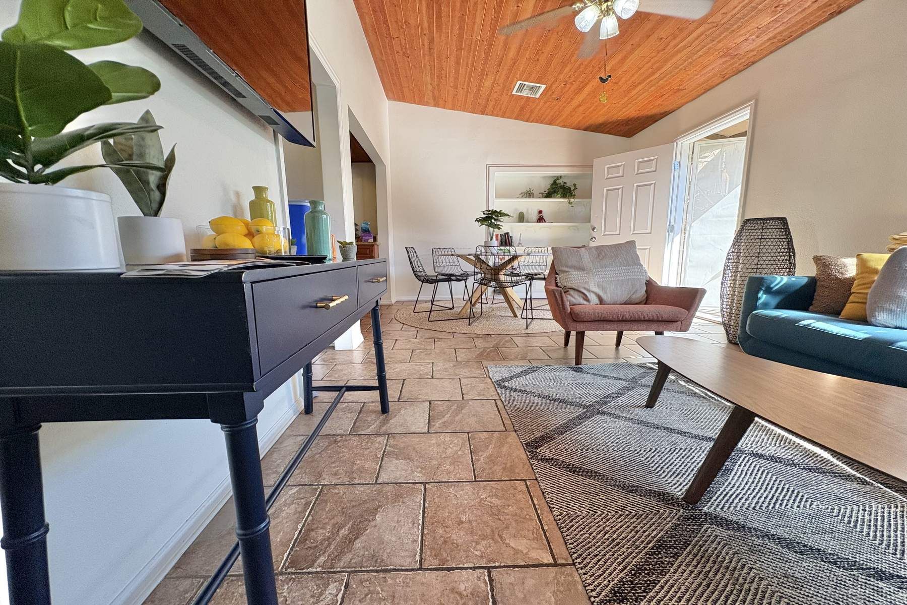  6041 Cleon Avenue - 物件實景