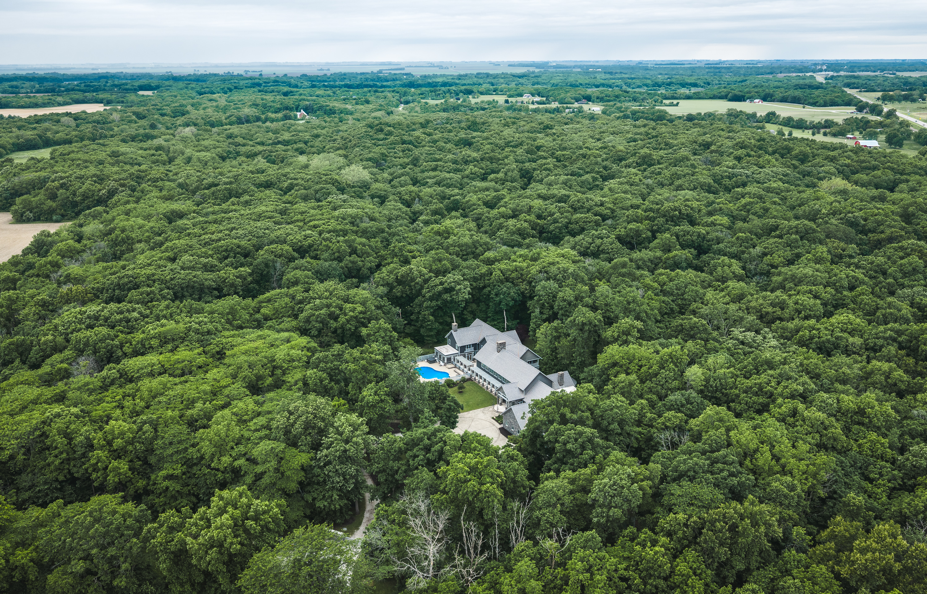  Stunning Prairie-Inspired Estate on 16 Acres of Scenic Woodlands - 物件實景