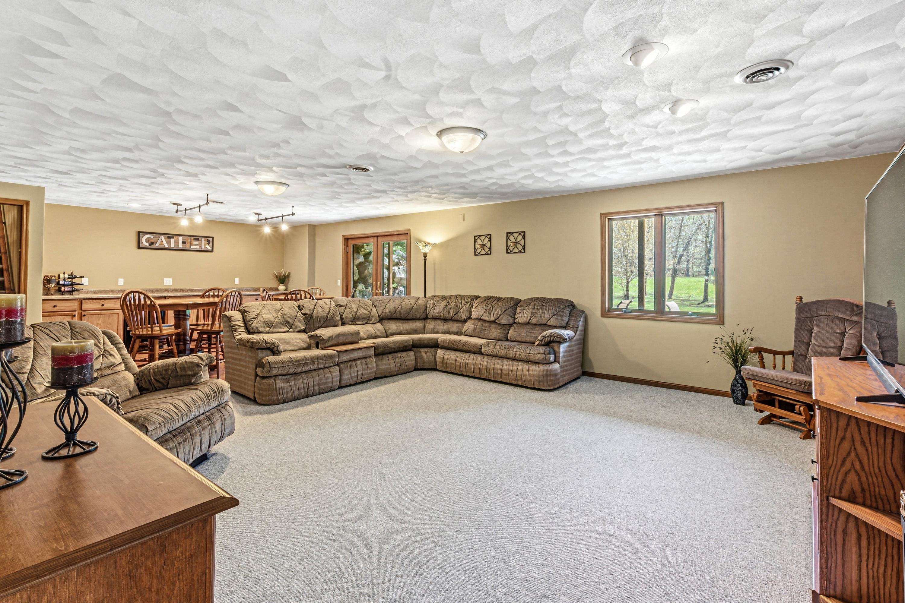 Spring Green, Wisconsin, 53588, United States, 4 Bedrooms Bedrooms, ,4 BathroomsBathrooms,Residential,For Sale,2040175