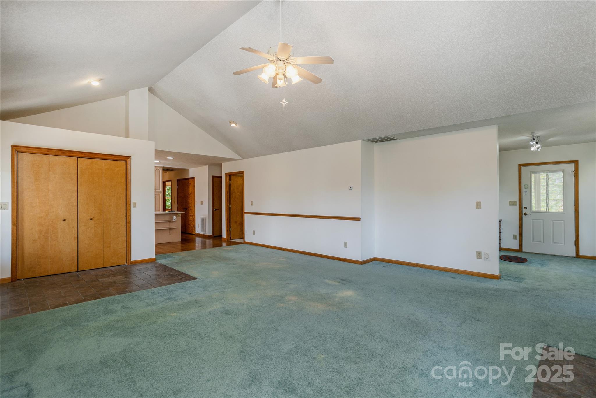 Hendersonville, North Carolina, 28792, United States, 3 Bedrooms Bedrooms, ,3 BathroomsBathrooms,Residential,For Sale,1975298