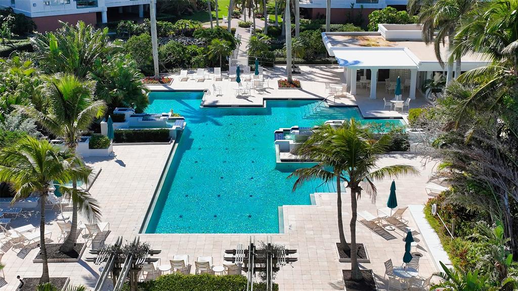 Longboat Key, Florida, 34228, United States, 2 Bedrooms Bedrooms, ,3 BathroomsBathrooms,Residential,For Sale,1989071