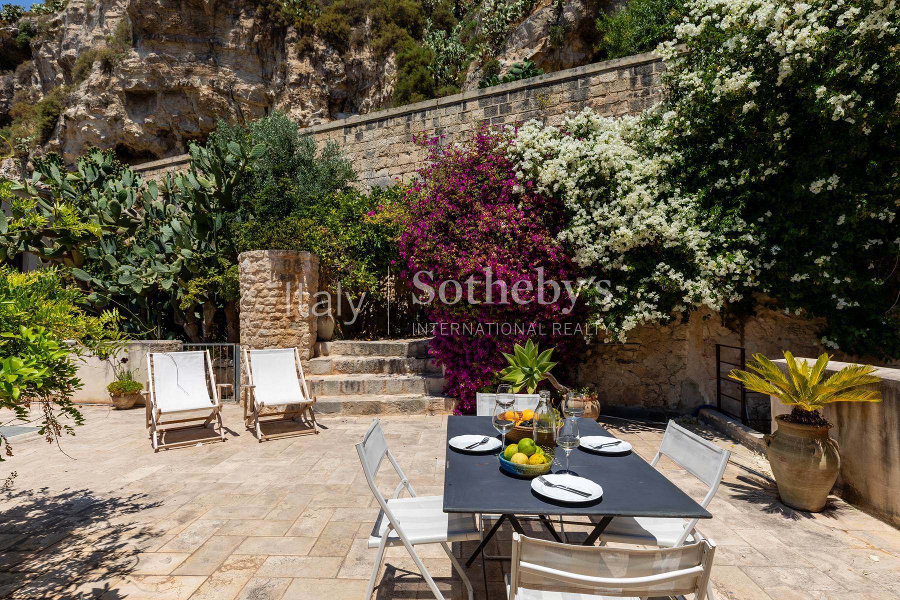  Detached property with a terrace, just a stone’s throw from the historic - 物件實景