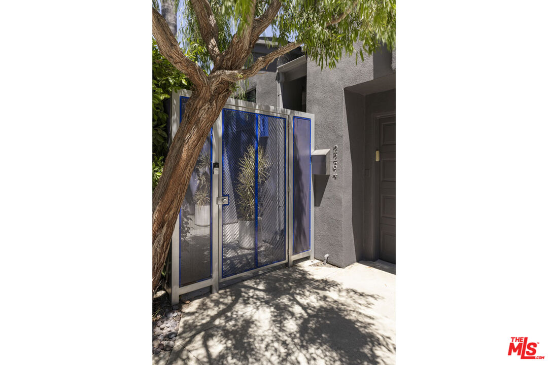 Los Angeles, California, 90039, United States, 3 Bedrooms Bedrooms, ,4 BathroomsBathrooms,Residential,For Sale,1934382