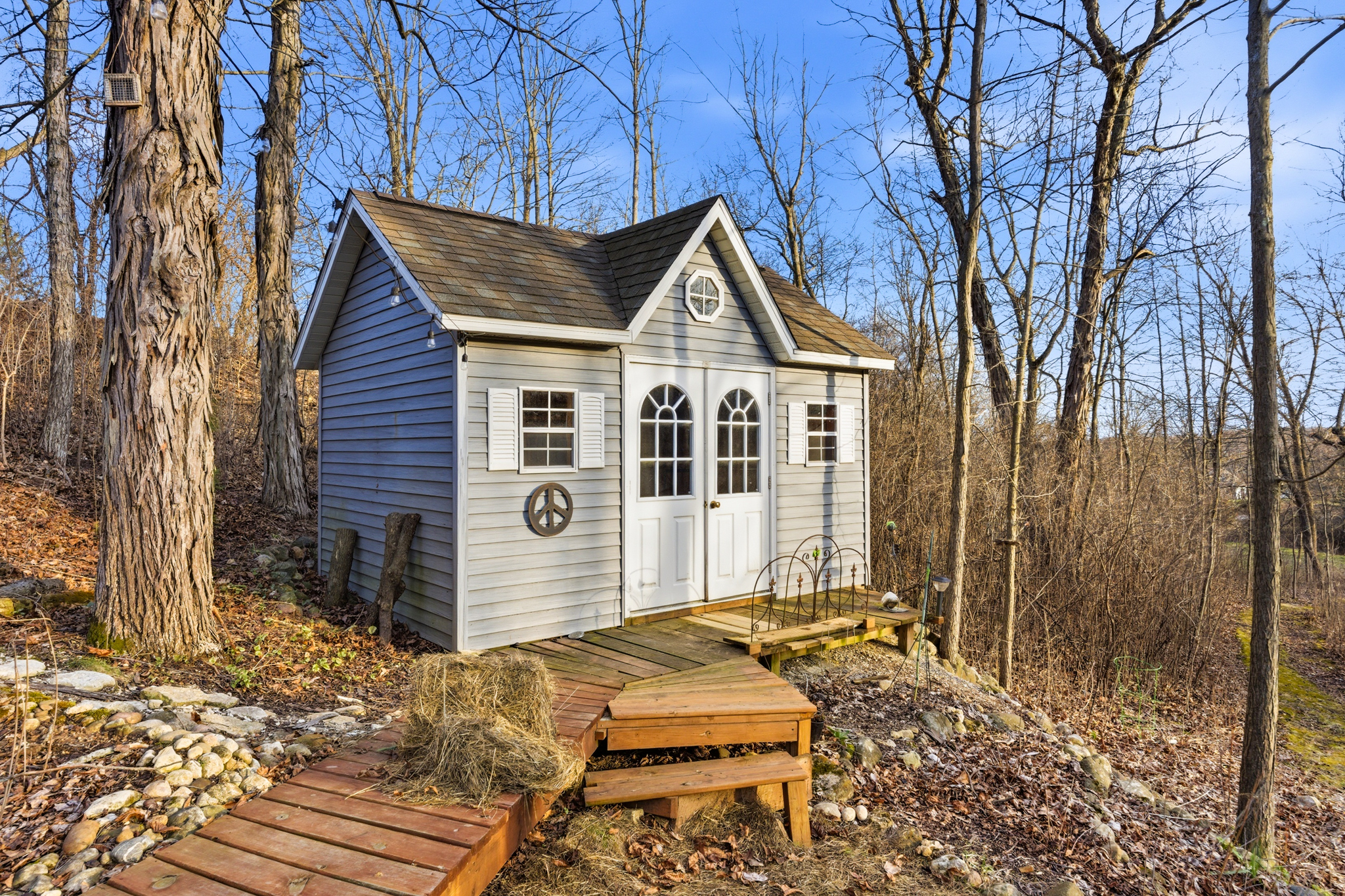  Unique Mid-Century Modern Retreat in a Private Wooded Setting - 物件實景