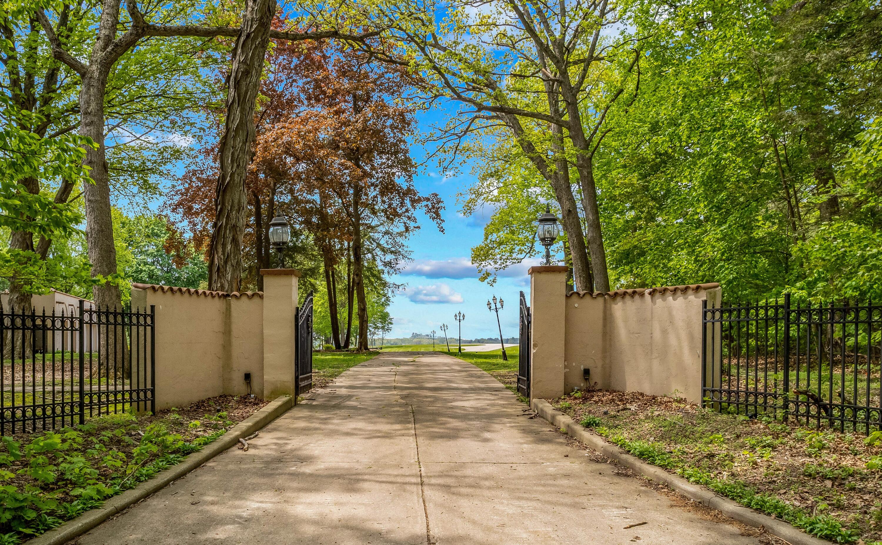 Oconomowoc Lake, Wisconsin, 53066, United States, ,Residential,For Sale,1897256
