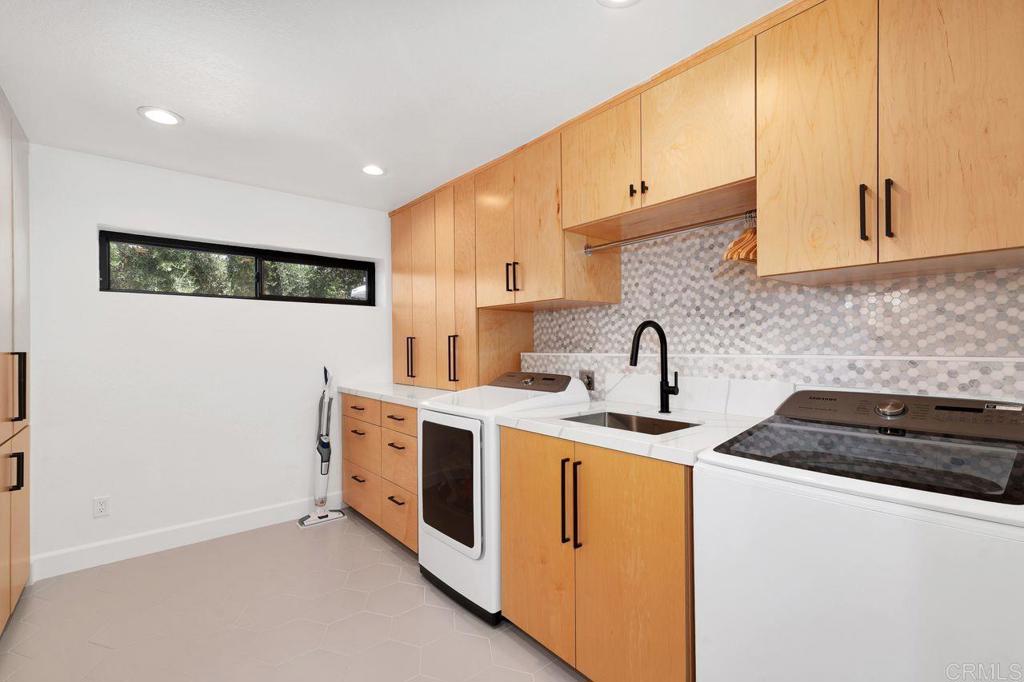 Escondido, California, 92029, United States, 3 Bedrooms Bedrooms, ,3 BathroomsBathrooms,Residential,For Sale,1905867