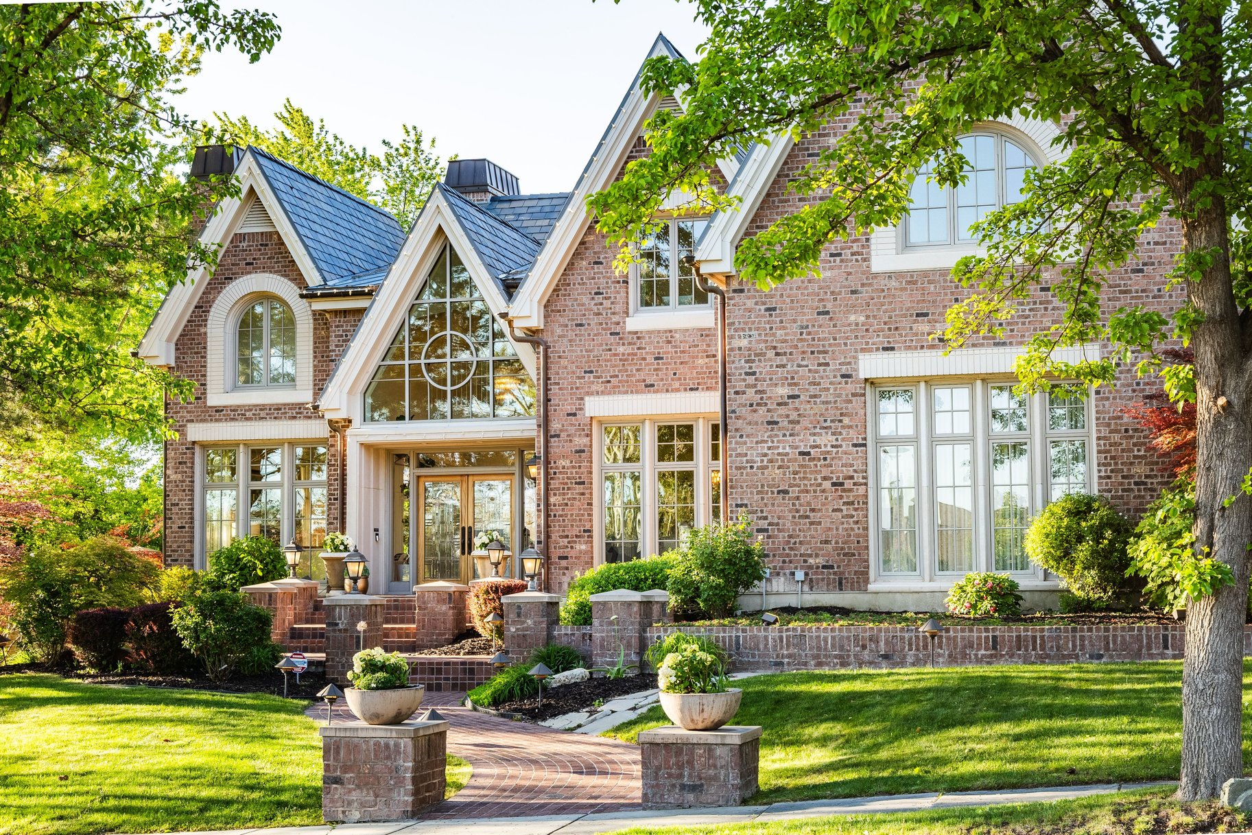  Stunning Custom Build on Millcreek Way - 物件實景