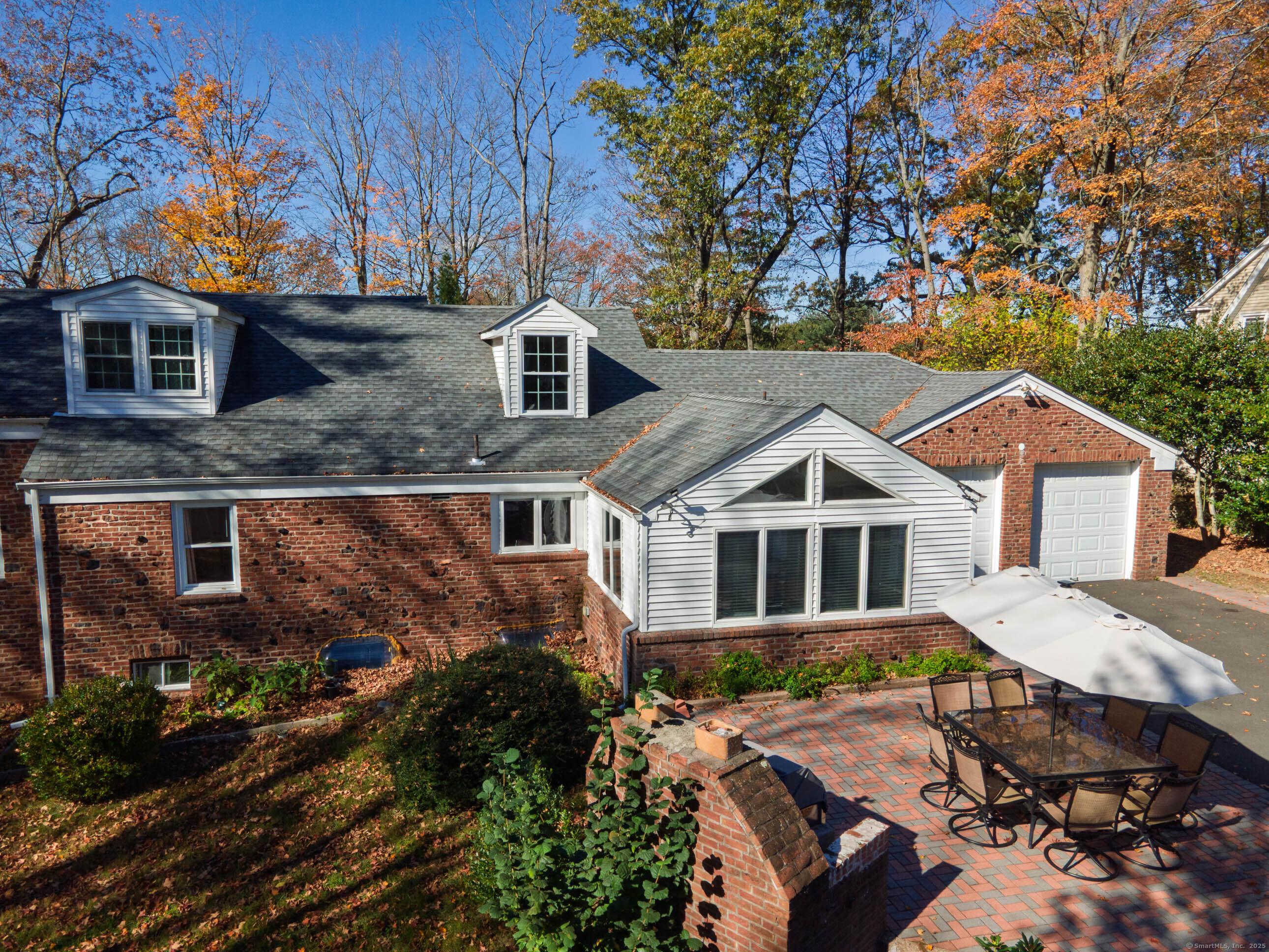 Hamden, Connecticut, 06517, United States, 4 Bedrooms Bedrooms, ,4 BathroomsBathrooms,Residential,For Sale,1982010