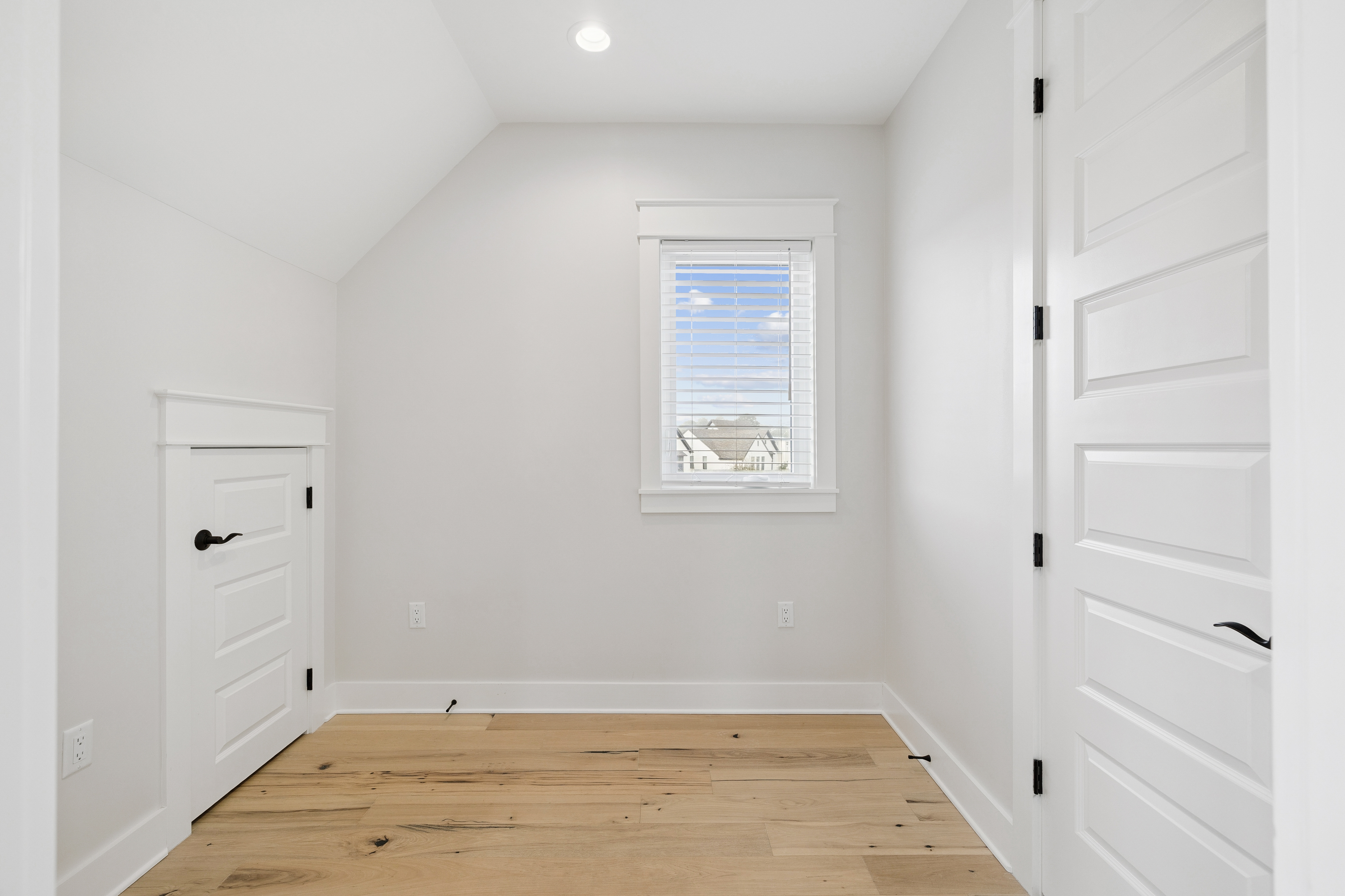  Multi-Level Refined Coastal Home In Gated Community Near Beach Access - 物件實景