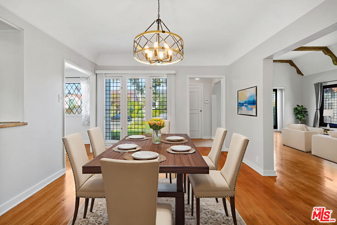 Los Angeles, California, 90036, United States, 3 Bedrooms Bedrooms, ,3 BathroomsBathrooms,Residential,For Sale,1896825