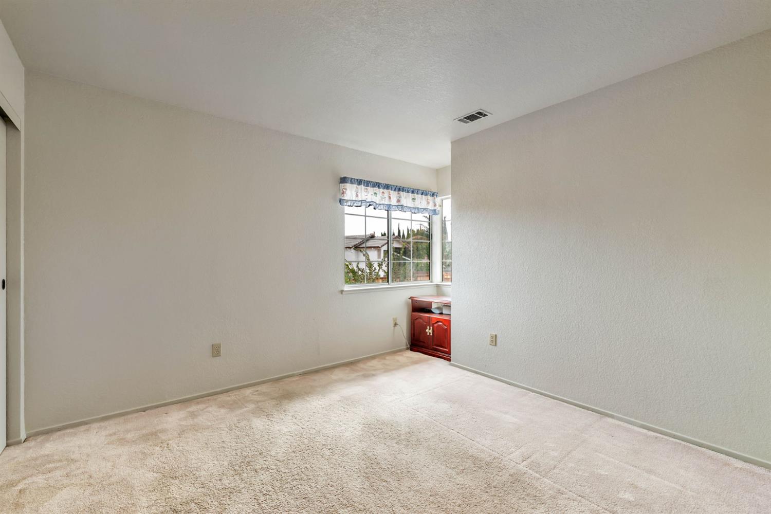 Tracy, California, 95376, United States, 4 Bedrooms Bedrooms, ,3 BathroomsBathrooms,Residential,For Sale,1949007