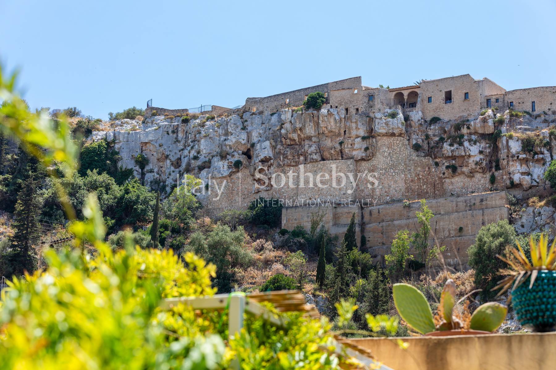  Detached property with a terrace, just a stone’s throw from the historic - 物件實景