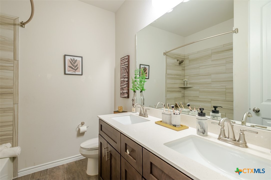 Killeen, Texas, 76542, United States, 5 Bedrooms Bedrooms, ,4 BathroomsBathrooms,Residential,For Sale,1988251