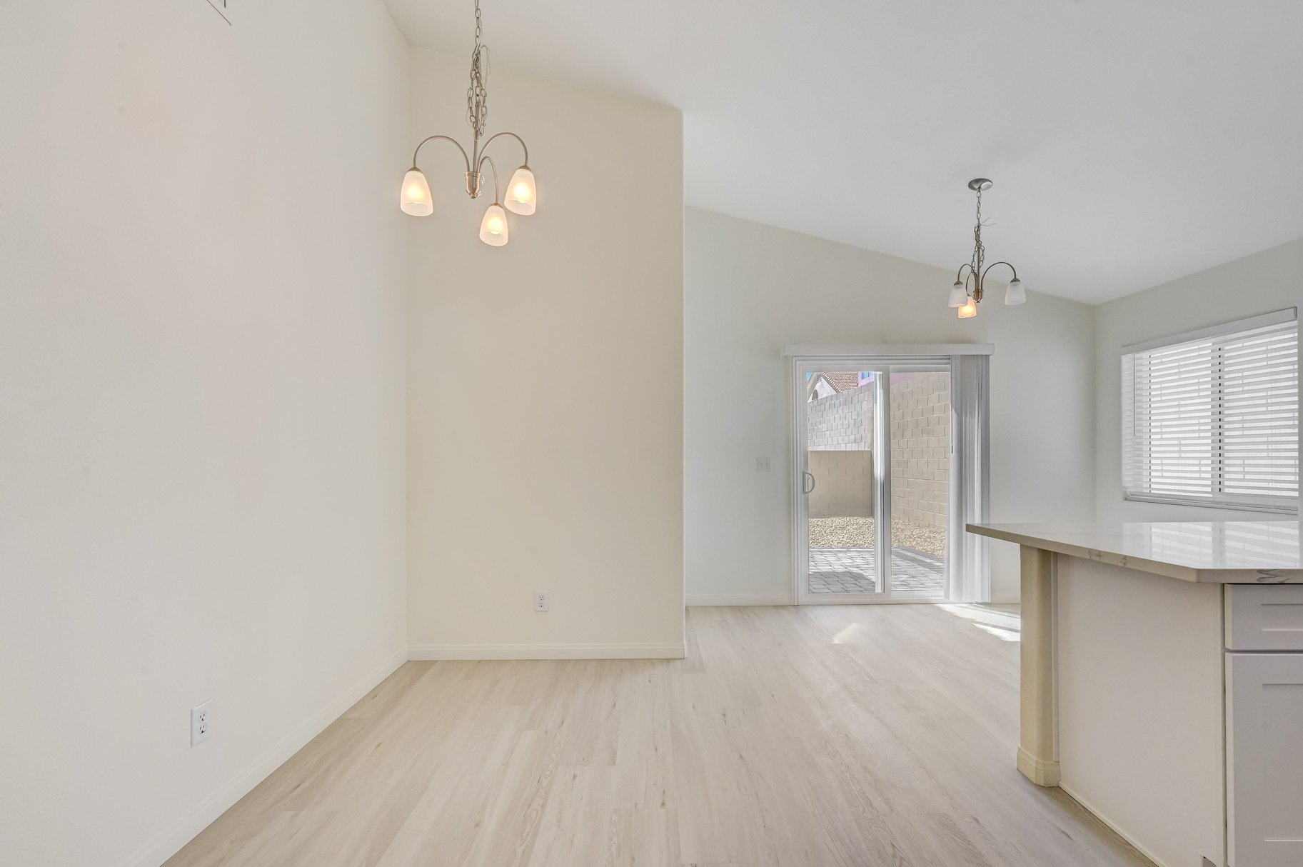  Newly Updated 3 Bed 2 Bath - 物件實景