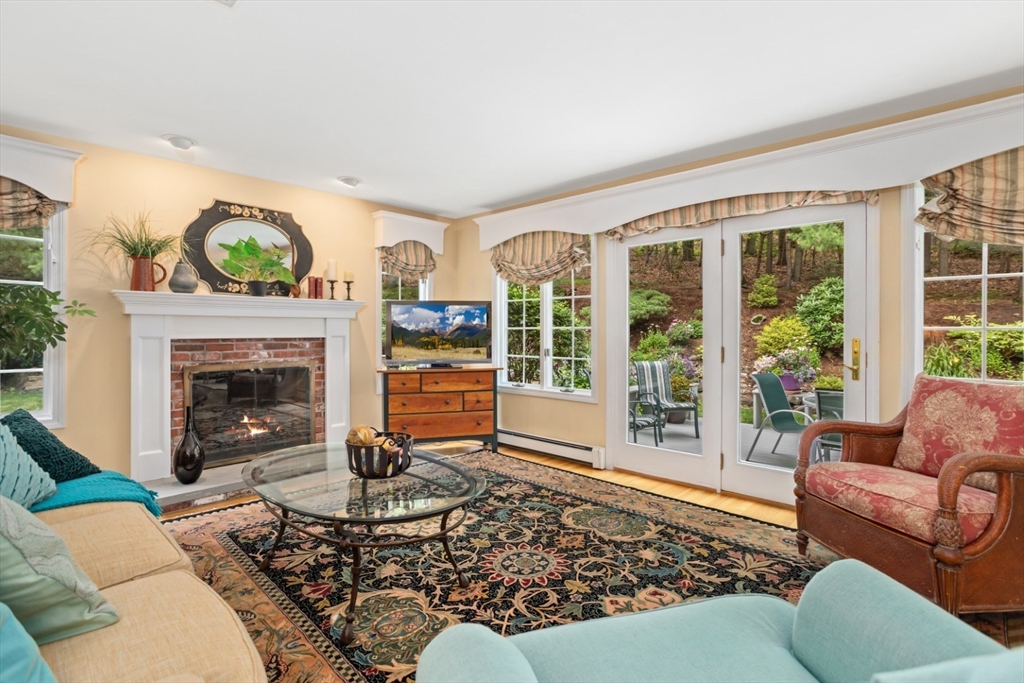 Middleton, Massachusetts, 01949, United States, 4 Bedrooms Bedrooms, ,3 BathroomsBathrooms,Residential,For Sale,1904457