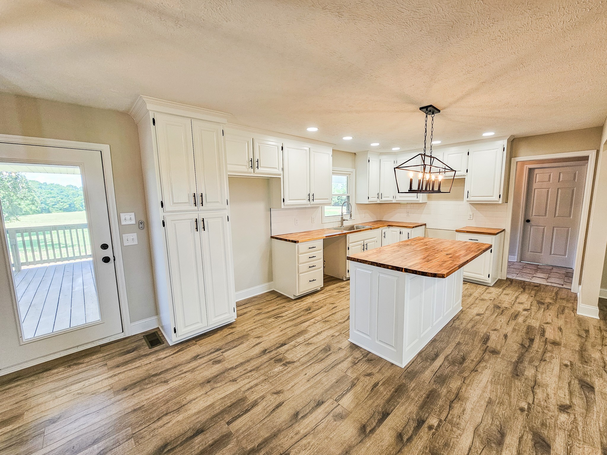 Shelbyville, Tennessee, 37160, United States, 4 Bedrooms Bedrooms, ,3 BathroomsBathrooms,Residential,For Sale,1895411
