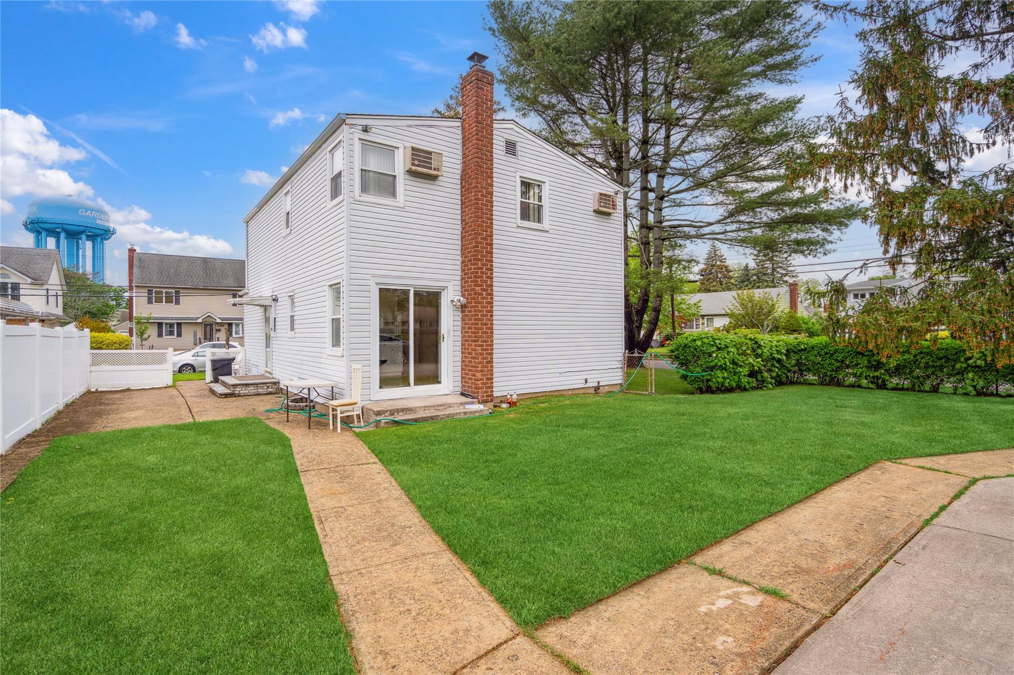 New Hyde Park, New York, 11040, United States, 3 Bedrooms Bedrooms, ,3 BathroomsBathrooms,Residential,For Sale,1804080
