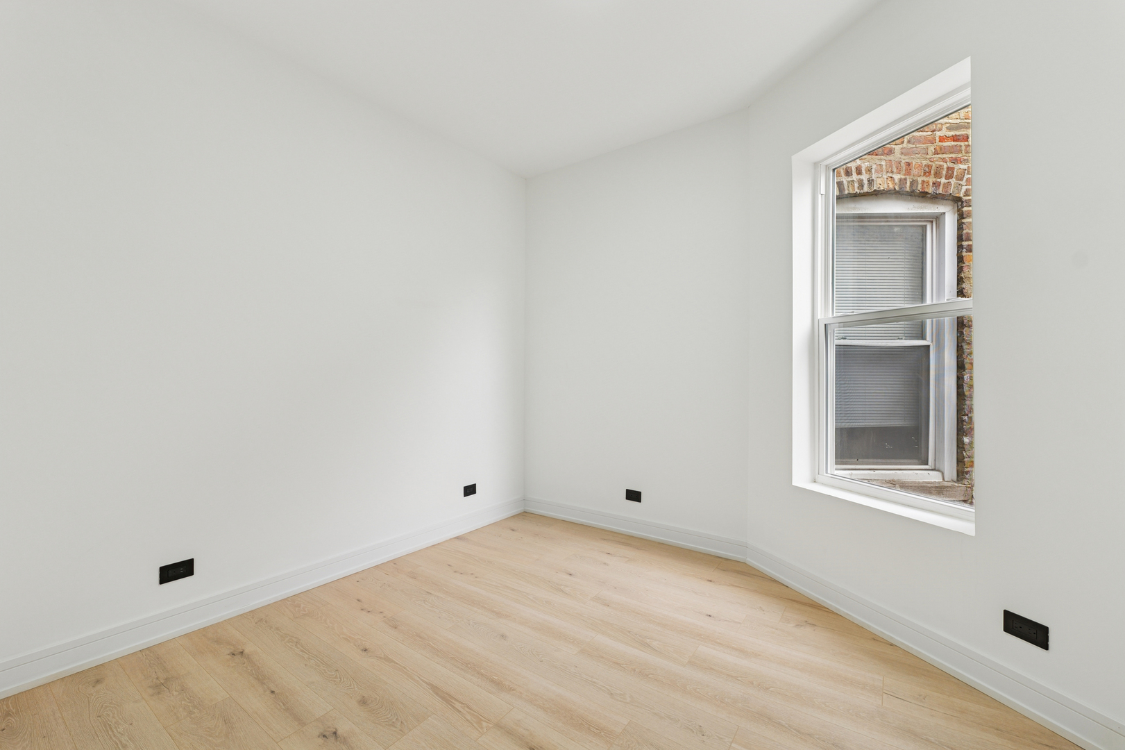 Chicago, Illinois, 60637, United States, 7 Bedrooms Bedrooms, ,Residential,For Sale,1917377