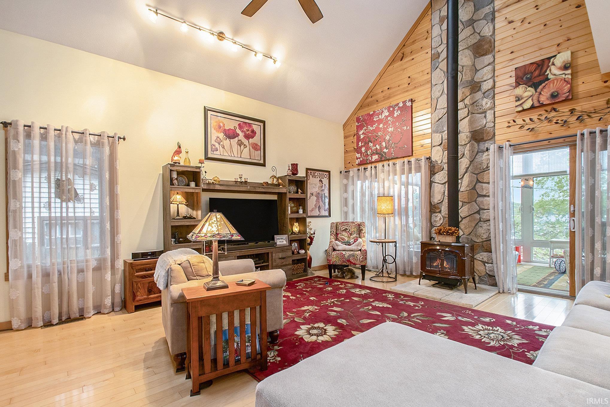 Shipshewana, Indiana, 46565, United States, 2 Bedrooms Bedrooms, ,3 BathroomsBathrooms,Residential,For Sale,1982813