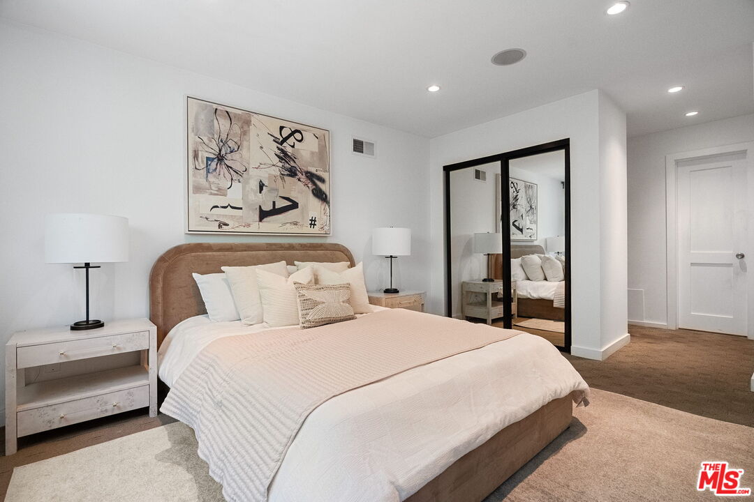 West Hollywood, California, 90069, United States, 2 Bedrooms Bedrooms, ,2 BathroomsBathrooms,Residential,For Sale,1786115