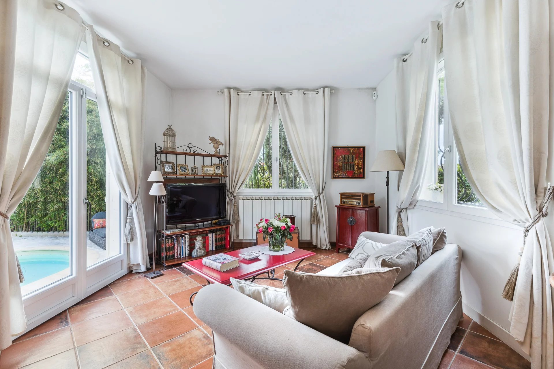 Cagnes-sur-Mer, Provence-Alpes-Côte d’Azur, 06800, FR, 4 Bedrooms Bedrooms, ,3 BathroomsBathrooms,Residential,For Sale,1829580