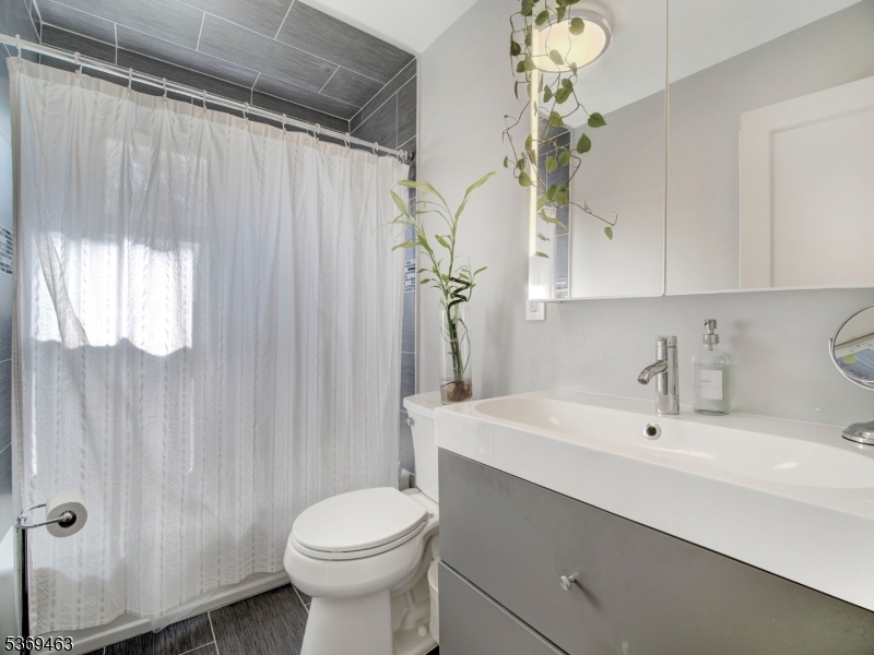 Union Twp., New Jersey, 07083, United States, 4 Bedrooms Bedrooms, ,2 BathroomsBathrooms,Residential,For Sale,1901304