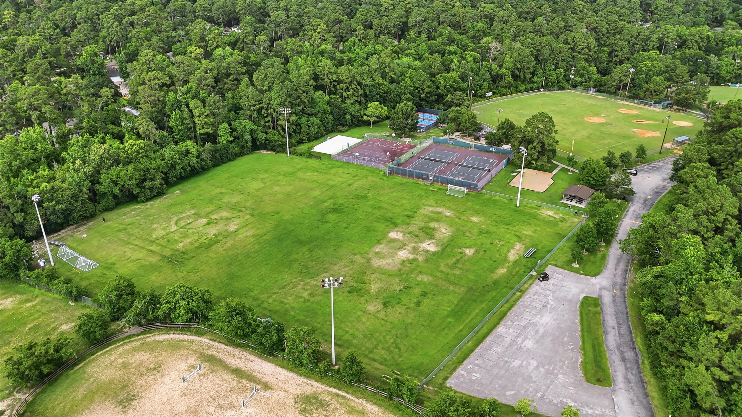  2018 Deer Springs Drive - 物件實景
