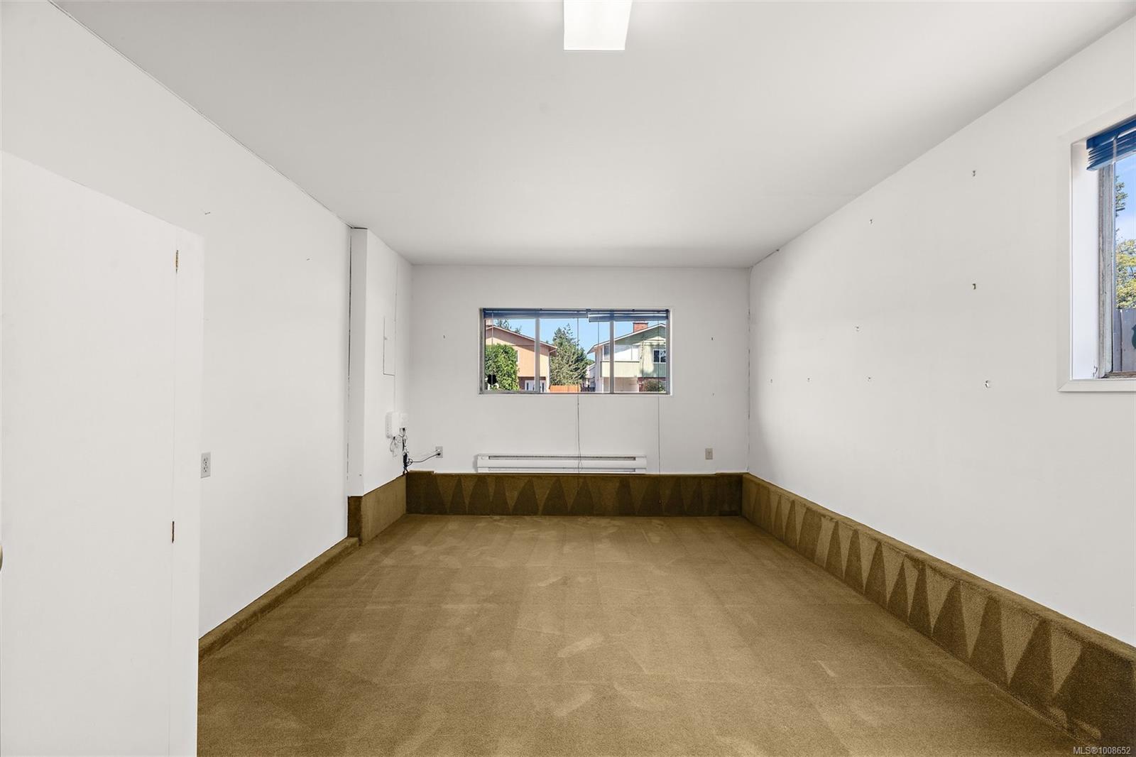 SAANICH, British Columbia, V8N 2E2, CA, 4 Bedrooms Bedrooms, ,Residential,For Sale,1949175